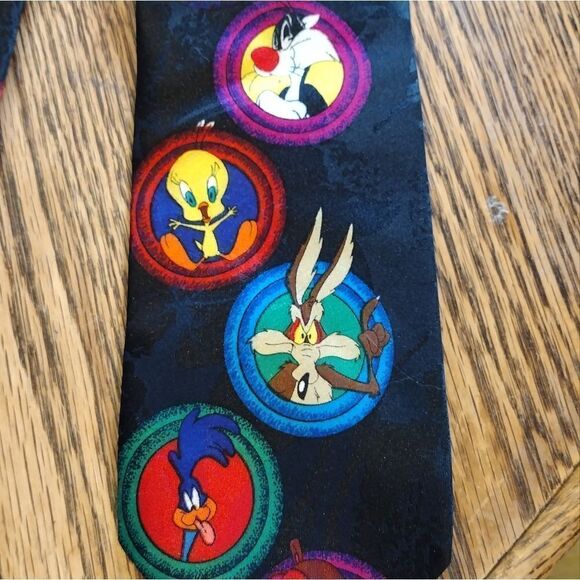 Vintage Looney Tunes tie - Picture 2 of 3